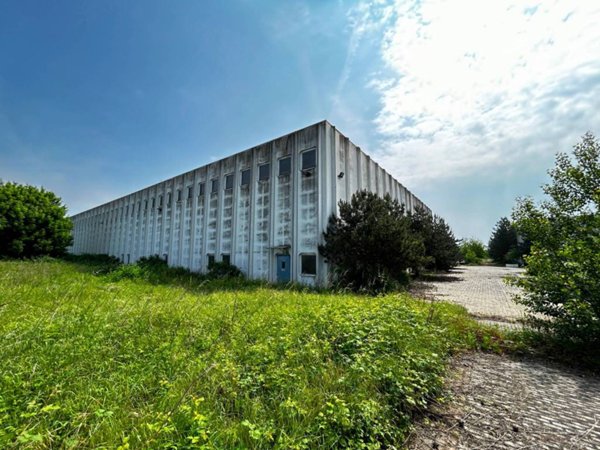 locale commerciale in vendita a Vercelli in zona Porta Torino