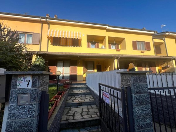 casa indipendente in vendita a Vercelli