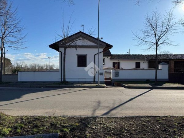 casa indipendente in vendita a Vercelli