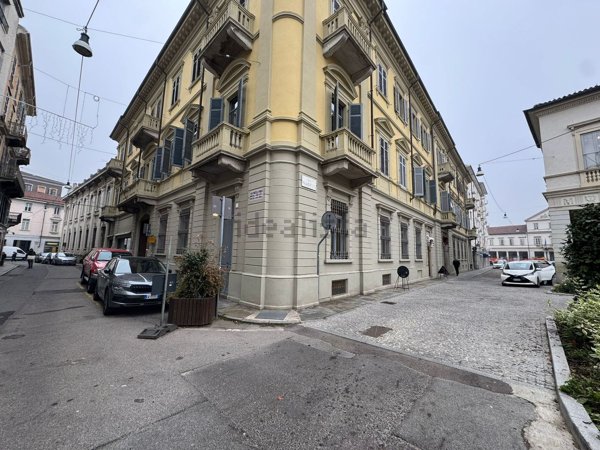 locale commerciale in vendita a Vercelli