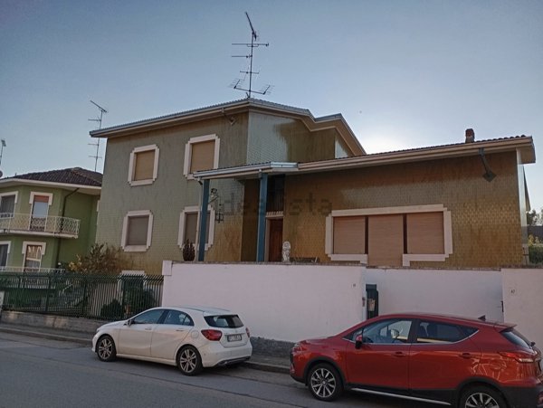 casa indipendente in vendita a Vercelli