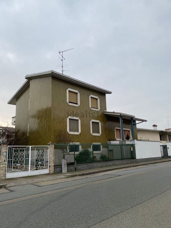 casa indipendente in vendita a Vercelli