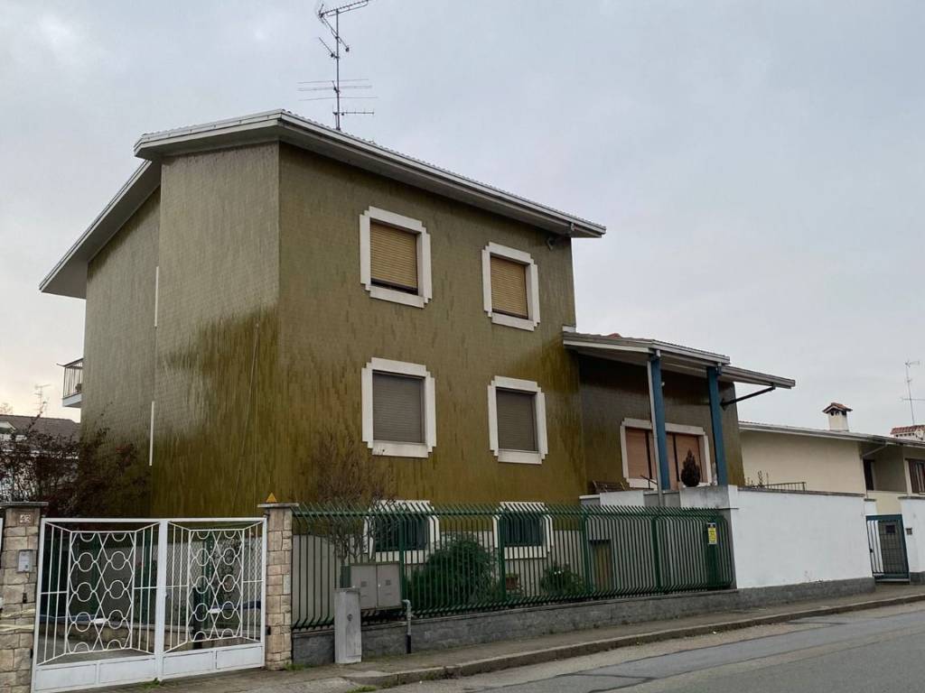 casa indipendente in vendita a Vercelli in zona Porta Torino