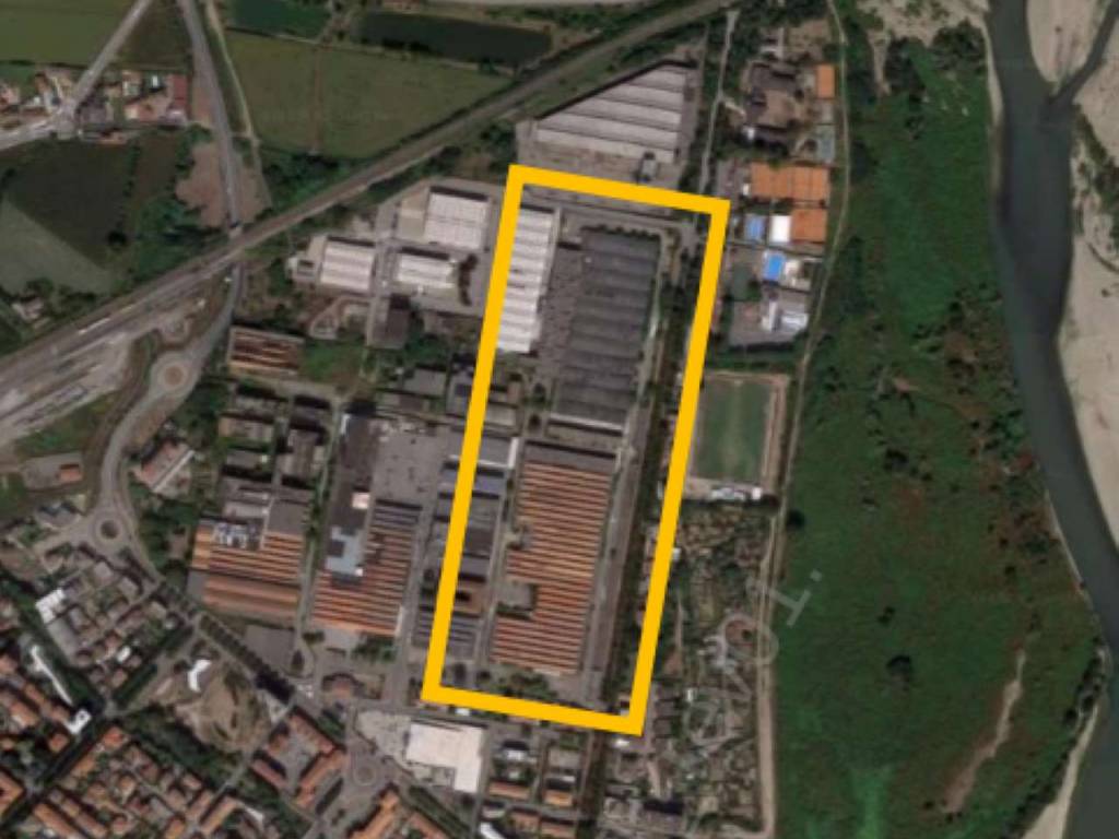 locale commerciale in vendita a Vercelli
