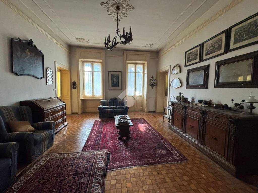 appartamento in vendita a Vercelli in zona Centro Città