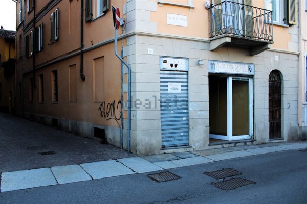 locale commerciale in vendita a Vercelli