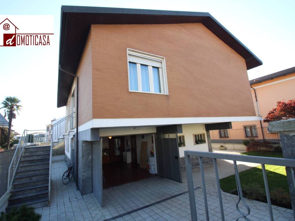 casa indipendente in vendita a Vercelli in zona Zona Belvedere