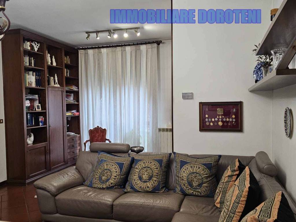 casa indipendente in vendita a Vercelli