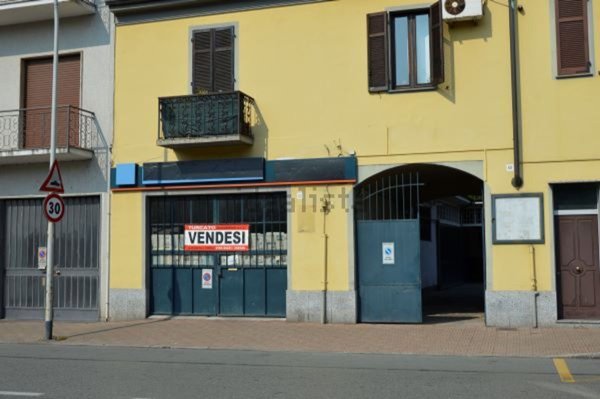 locale di sgombero in vendita a Vercelli