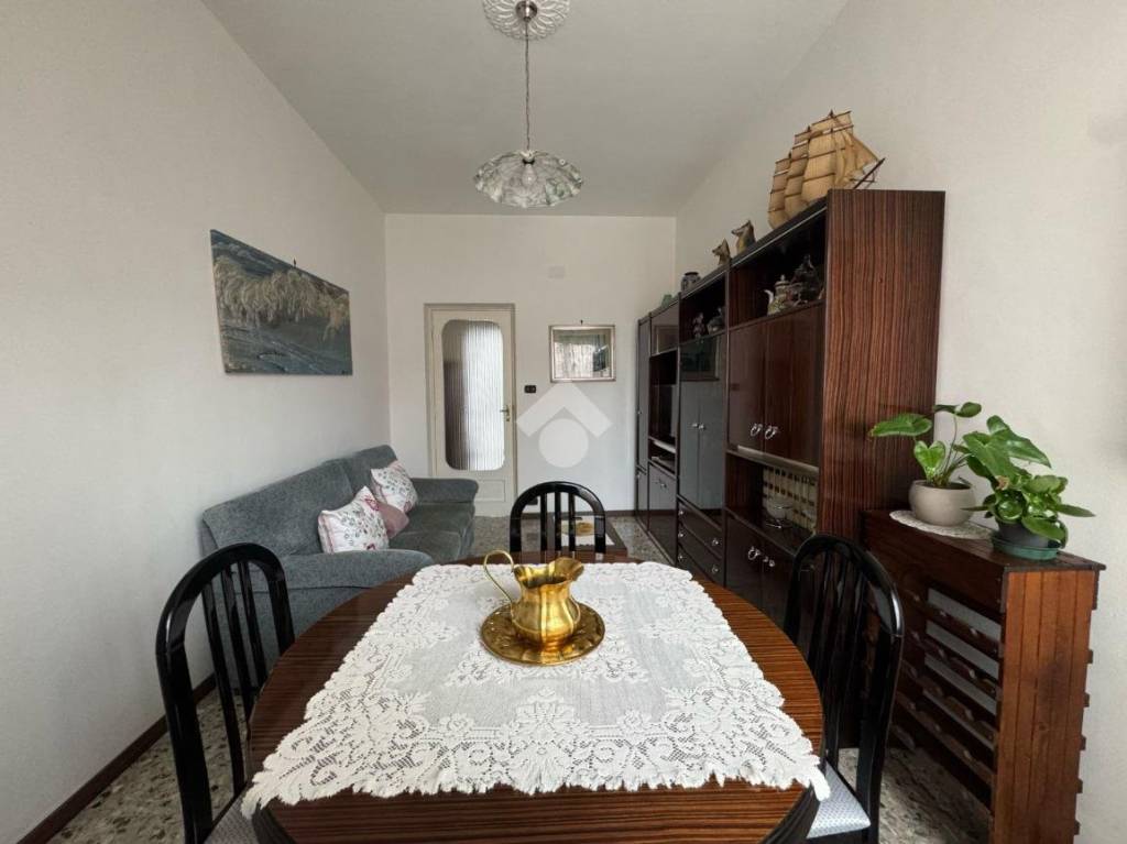 casa indipendente in vendita a Vercelli