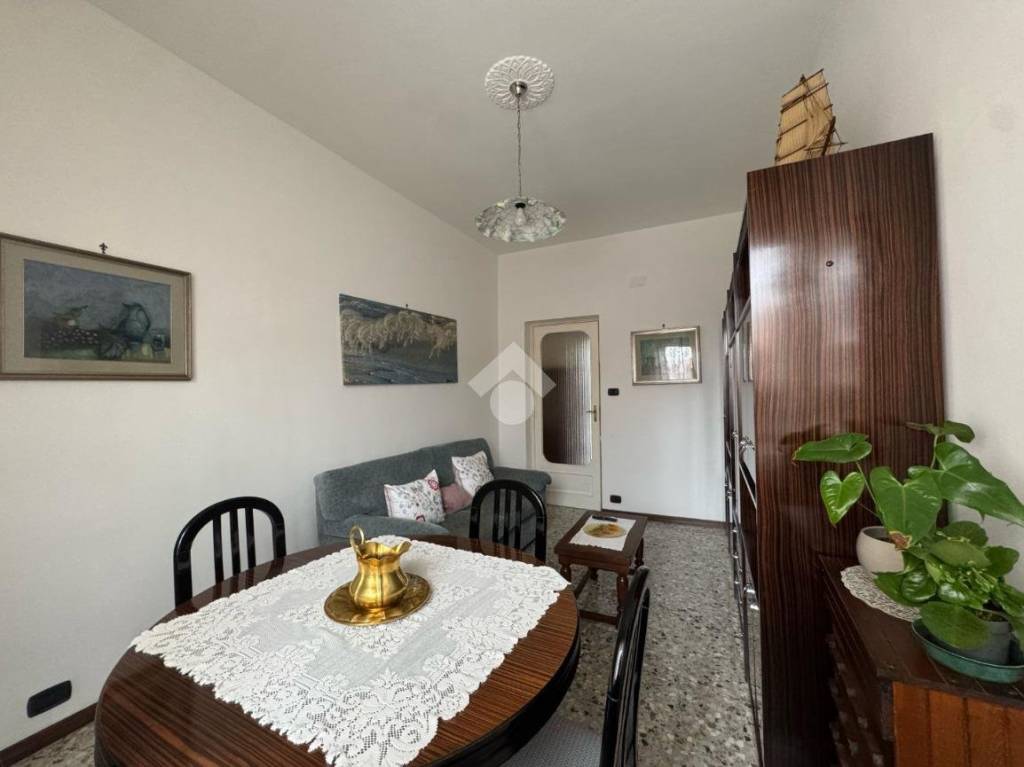 casa indipendente in vendita a Vercelli