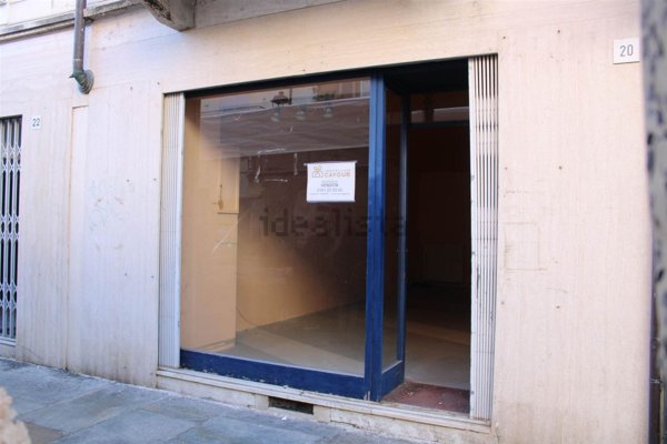 locale commerciale in vendita a Vercelli in zona Centro Città