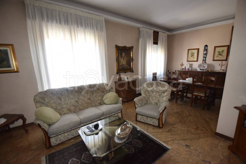 casa indipendente in vendita a Vercelli in zona Centro Città