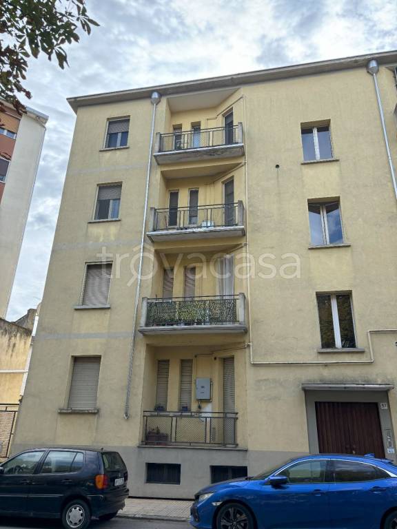 appartamento in vendita a Vercelli in zona Corso Italia