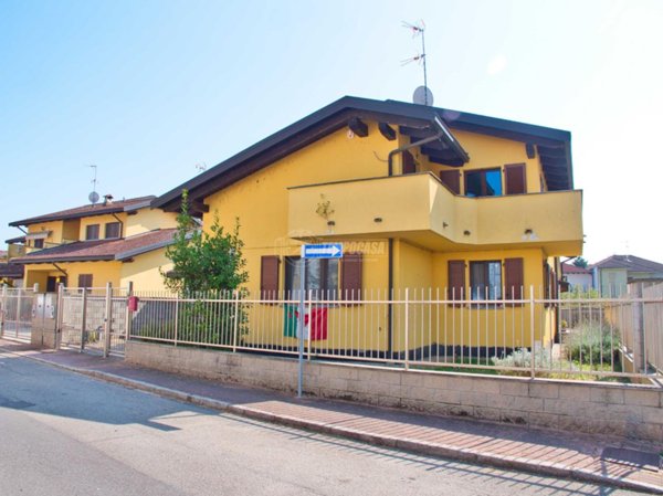 casa indipendente in vendita a Vercelli