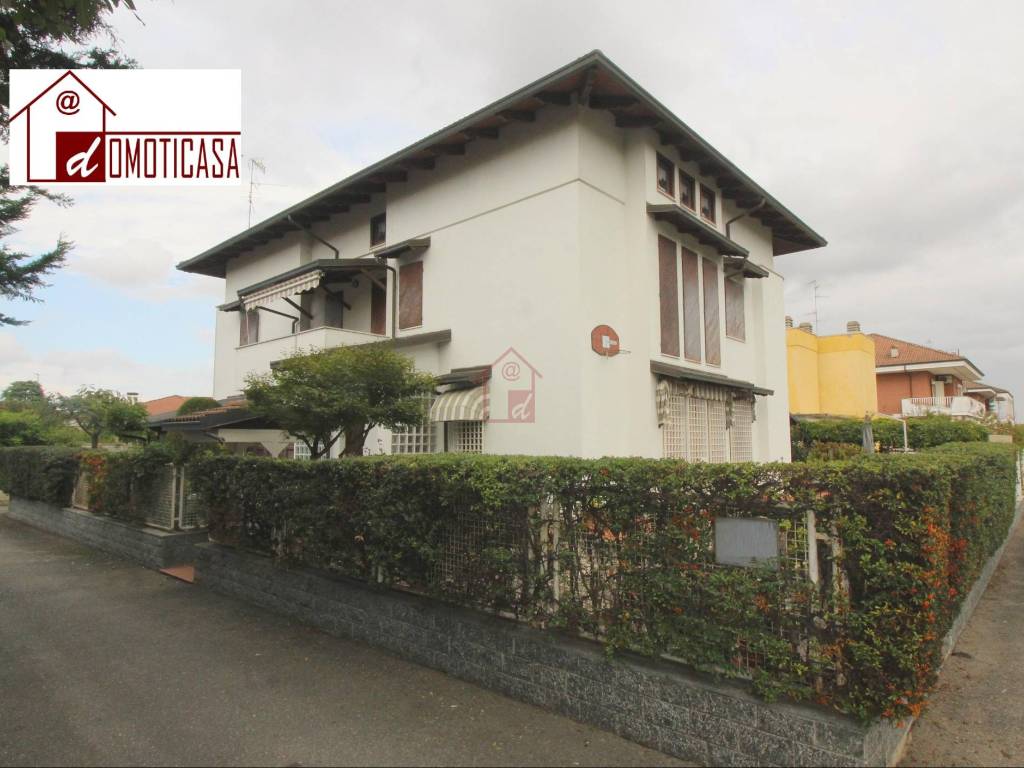 casa indipendente in vendita a Vercelli in zona Ospedale