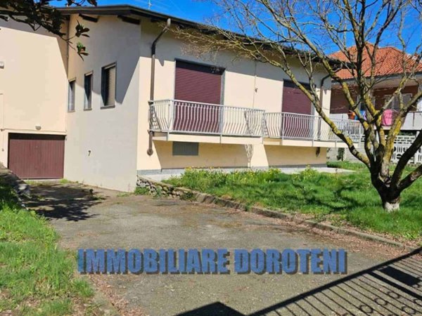 casa indipendente in vendita a Vercelli
