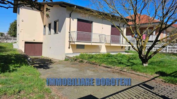 casa indipendente in vendita a Vercelli