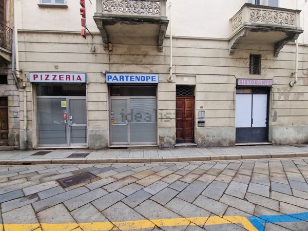 locale commerciale in vendita a Vercelli in zona Centro Città