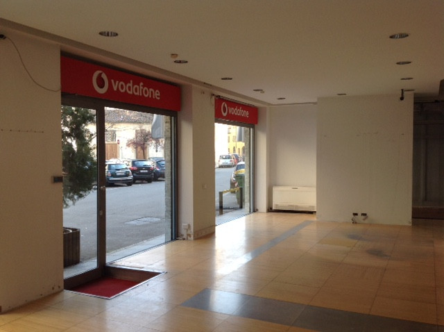 locale commerciale in vendita a Vercelli in zona Centro Città