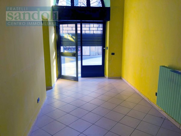 locale commerciale in vendita a Vercelli in zona Centro Città