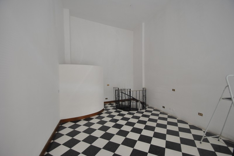 locale commerciale in vendita a Vercelli in zona Centro Città