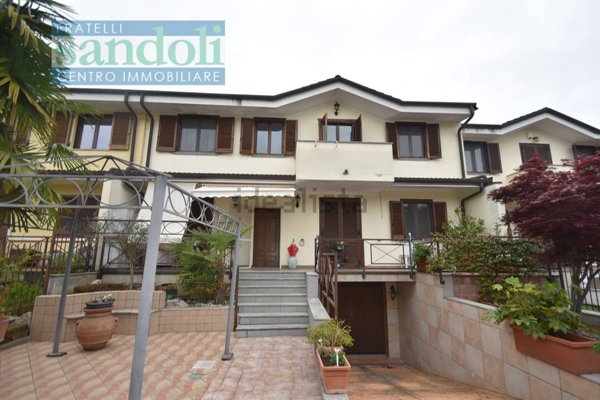 casa indipendente in vendita a Vercelli
