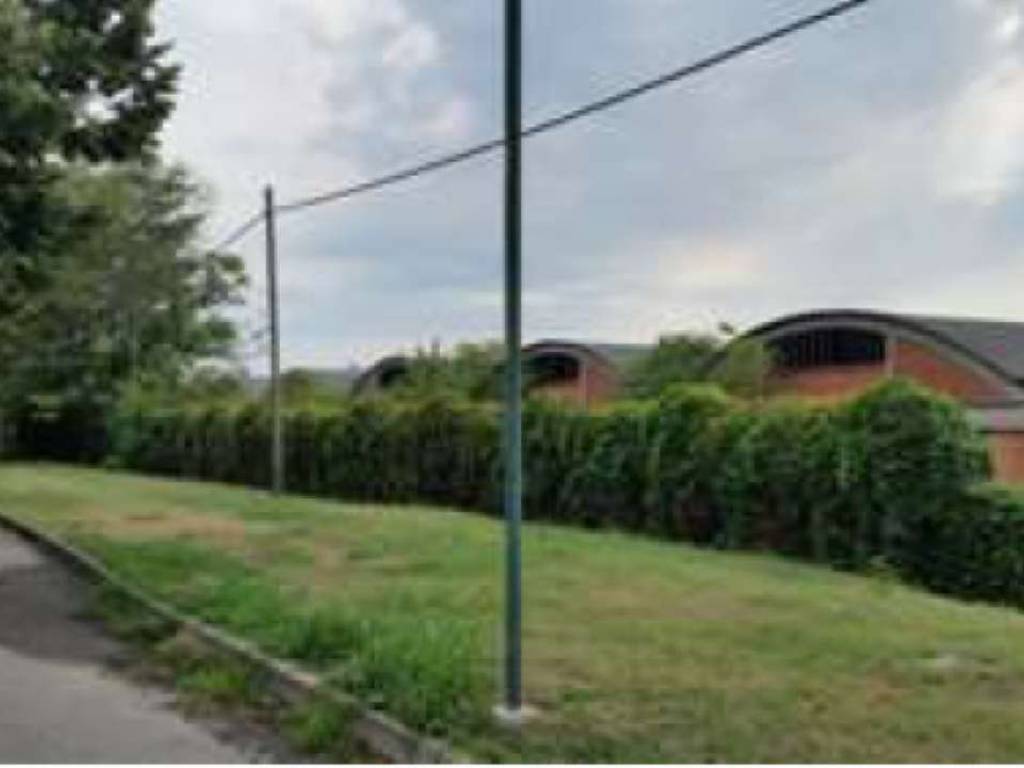 locale commerciale in vendita a Vercelli