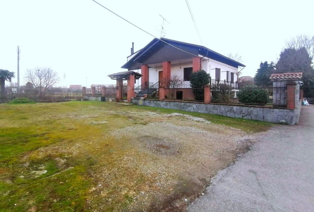 casa indipendente in vendita a Vercelli