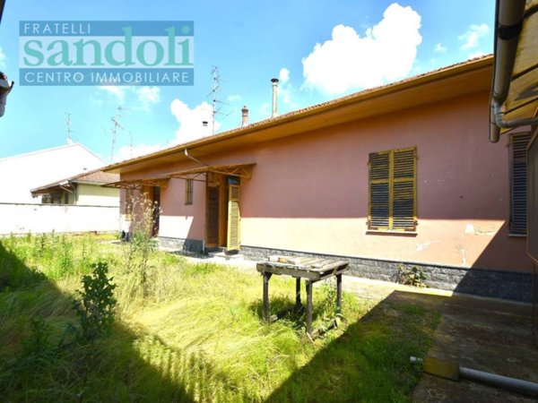casa indipendente in vendita a Vercelli in zona Centro Città