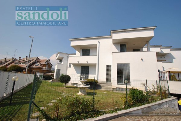 casa indipendente in vendita a Vercelli in zona Porta Torino