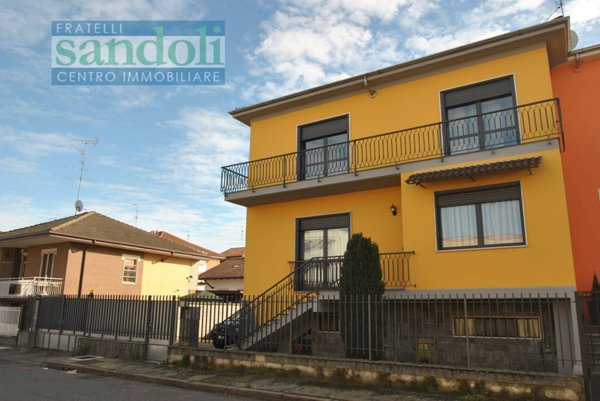 casa indipendente in vendita a Vercelli in zona Porta Torino