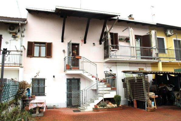 casa indipendente in vendita a Vercelli in zona Cappuccini