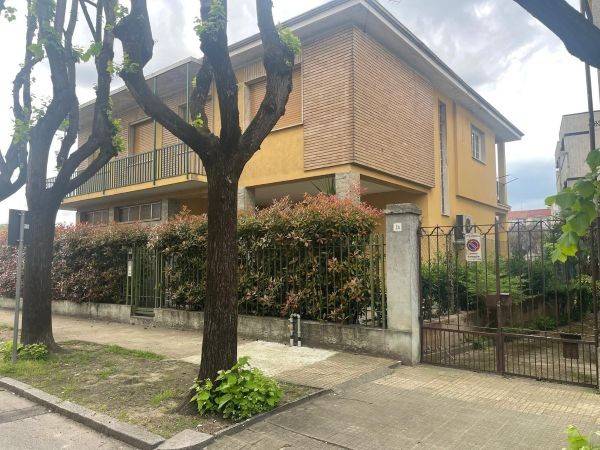 casa indipendente in vendita a Vercelli