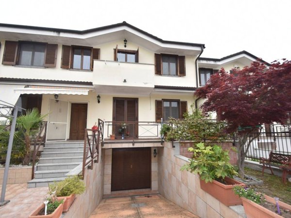 casa indipendente in vendita a Vercelli in zona Zona Belvedere