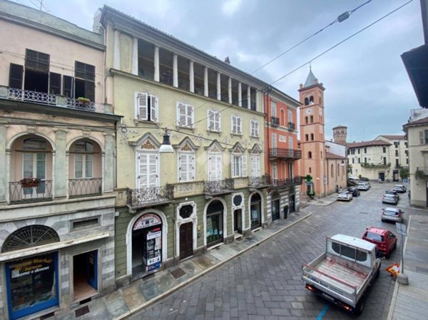 appartamento in vendita a Vercelli in zona Centro Città
