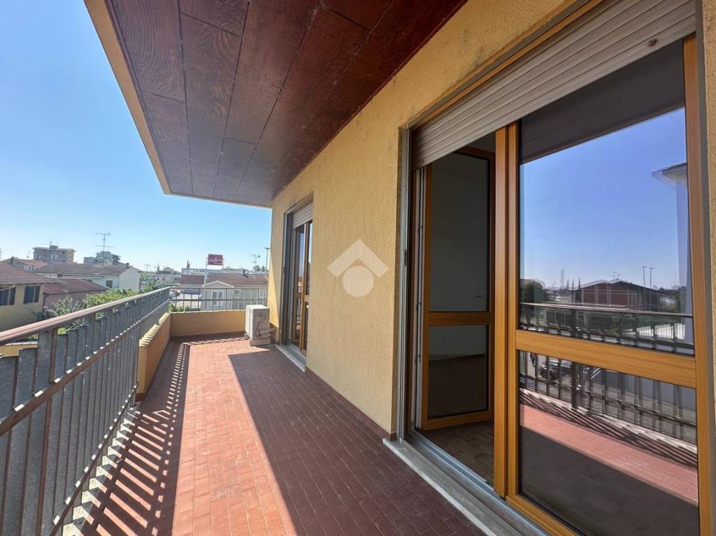 casa indipendente in vendita a Vercelli in zona Centro Città