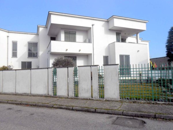 casa indipendente in vendita a Vercelli