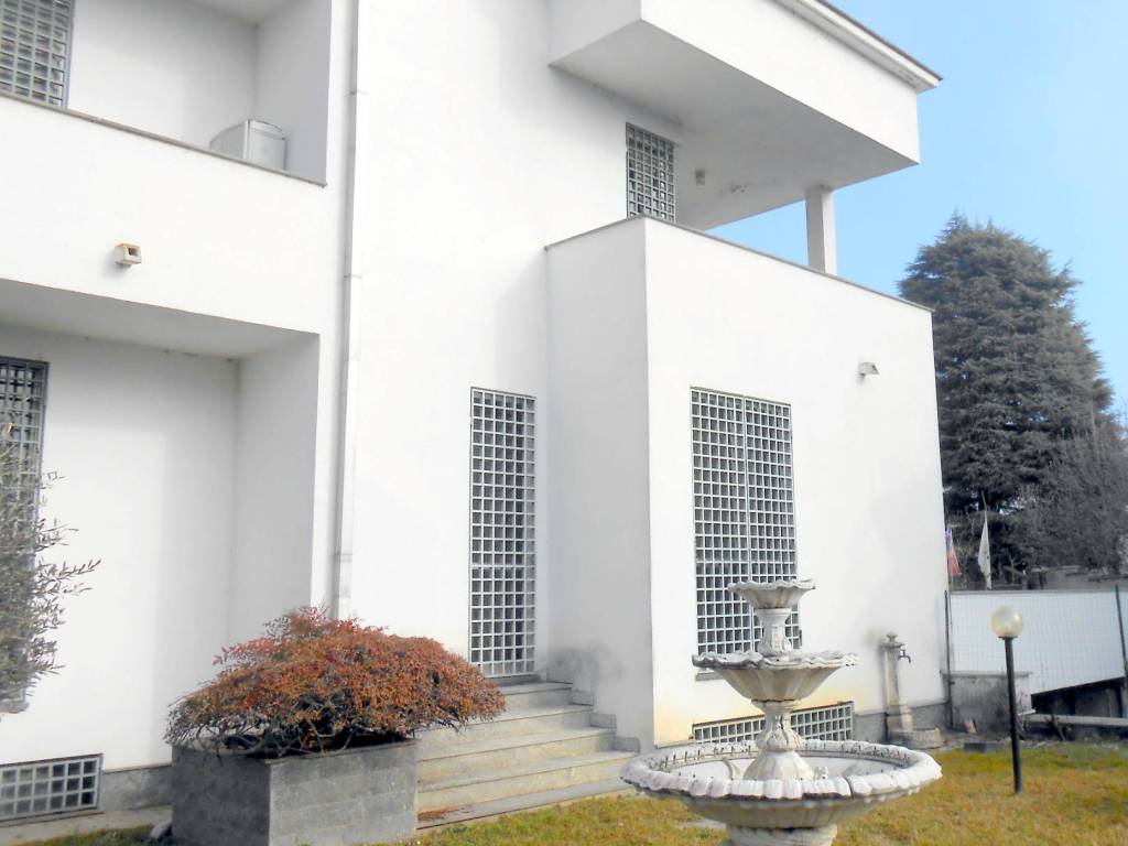 casa indipendente in vendita a Vercelli in zona Porta Torino