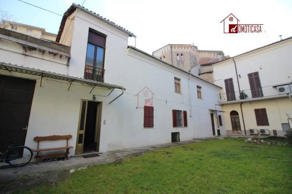 casa indipendente in vendita a Vercelli in zona Centro Città