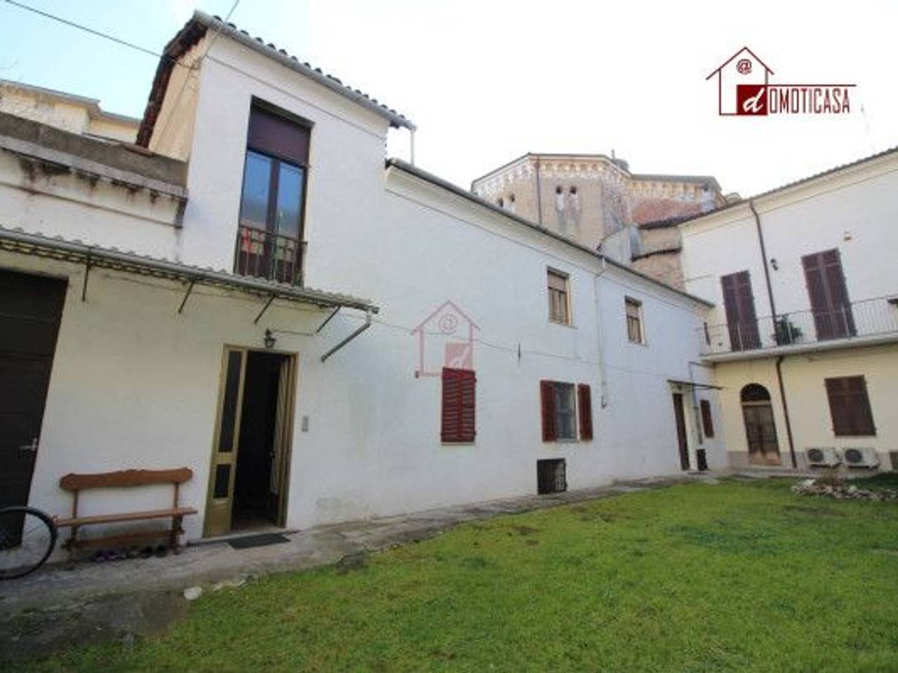 casa indipendente in vendita a Vercelli in zona Centro Città