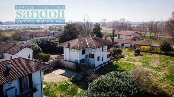 casa indipendente in vendita a Vercelli in zona Bivio Sesia