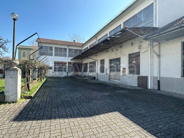 locale commerciale in vendita a Vercelli in zona Ospedale