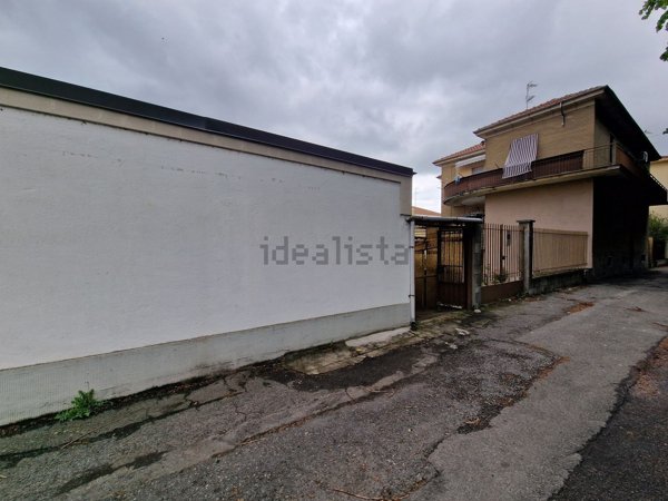 locale di sgombero in vendita a Vercelli