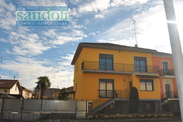 casa indipendente in vendita a Vercelli in zona Porta Torino