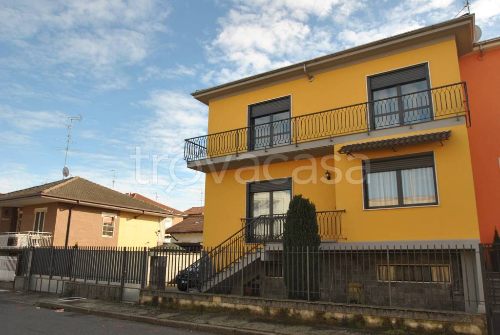 casa indipendente in vendita a Vercelli in zona Centro Città