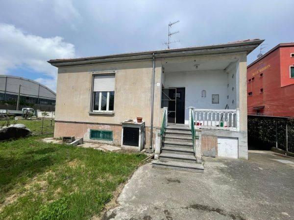 casa indipendente in vendita a Vercelli