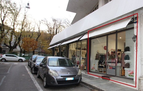 locale commerciale in vendita a Vercelli in zona Centro Città