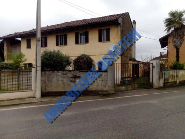 casa indipendente in vendita a Vercelli