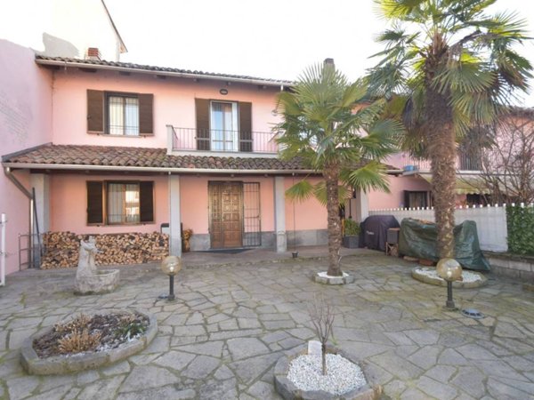 casa indipendente in vendita a Vercelli in zona Zona Belvedere